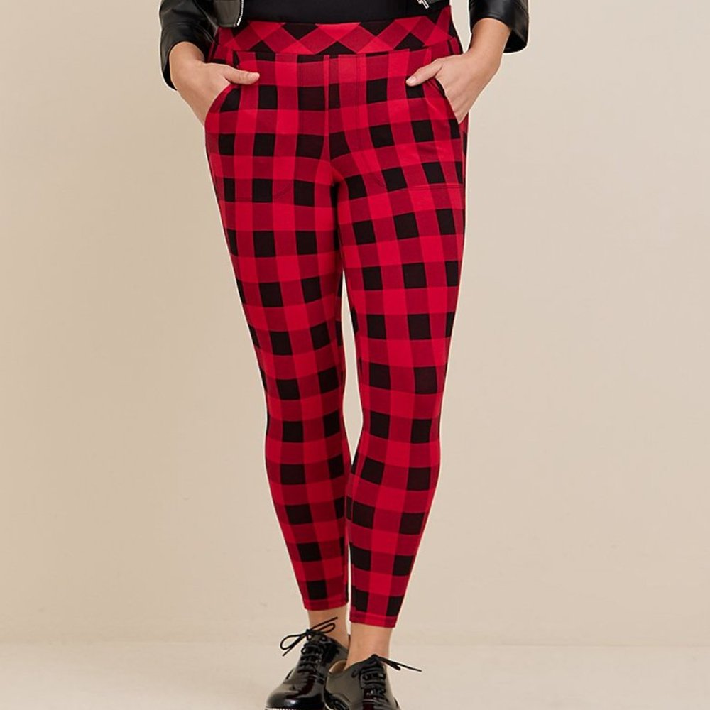 BNWT Torrid Full Length Red Buffalo Pocket legging Woman Legging sz 1x , 2x